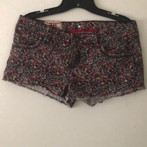 Floral denim shorts mid rise size 6 by 1st Kiss.